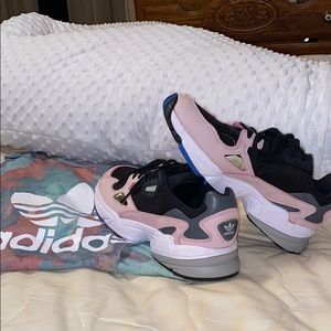 🔥🔥SALE🔥🔥Brand new adidas women Falcon shoes!